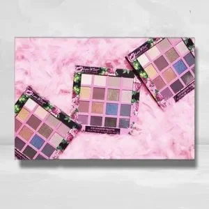 NEW Betsey Johnson LUV BETSEY Eyeshadow Palette